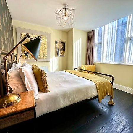 Designer Apartment Inc Free Parking & Fast Wifi 1 Minute Walk To Poole Quay - Great Location - Free Parking - Fast Wifi - Smart Tv - Newly Decorated - Sleeps Up To 2! Close To Poole & Bournemouth & Sandbanks Kültér fotó