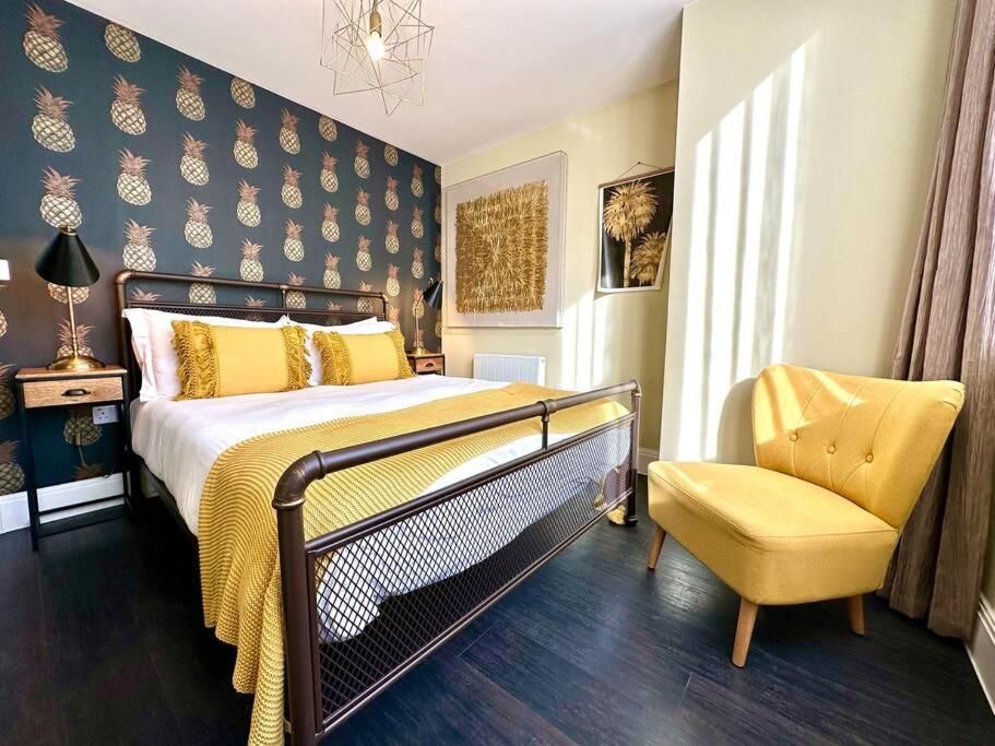 Designer Apartment Inc Free Parking & Fast Wifi 1 Minute Walk To Poole Quay - Great Location - Free Parking - Fast Wifi - Smart Tv - Newly Decorated - Sleeps Up To 2! Close To Poole & Bournemouth & Sandbanks Kültér fotó
