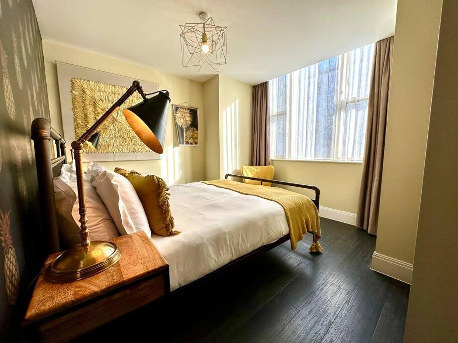 Designer Apartment Inc Free Parking & Fast Wifi 1 Minute Walk To Poole Quay - Great Location - Free Parking - Fast Wifi - Smart Tv - Newly Decorated - Sleeps Up To 2! Close To Poole & Bournemouth & Sandbanks Kültér fotó